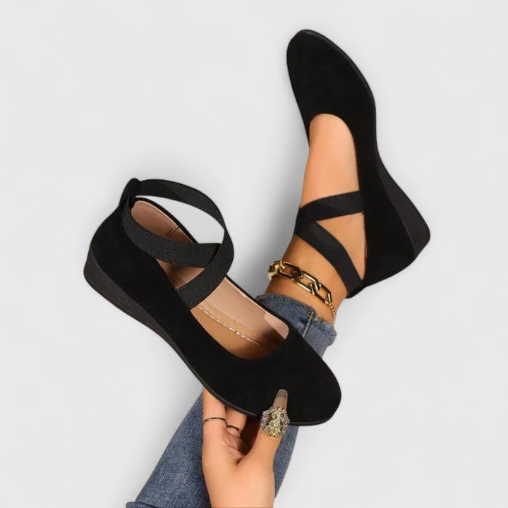 Women’s Shoes with Cross Straps and Elastic Upper Strap