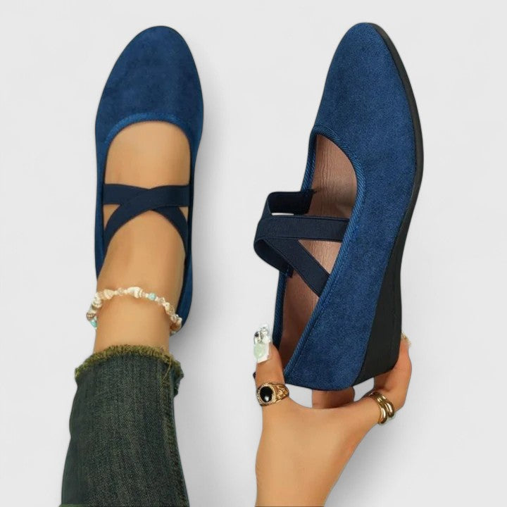 Women’s Shoes with Cross Straps and Elastic Upper Strap