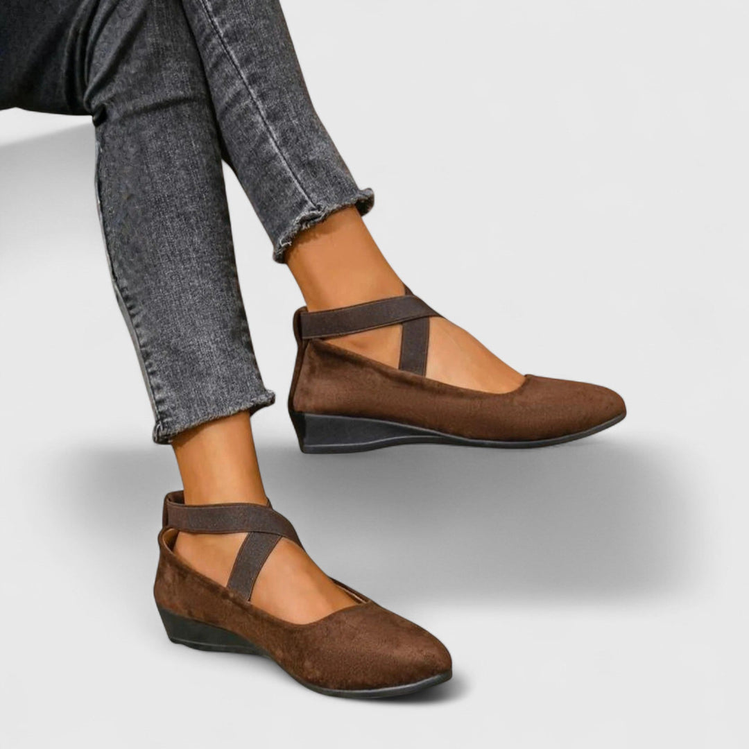Women’s Shoes with Cross Straps and Elastic Upper Strap