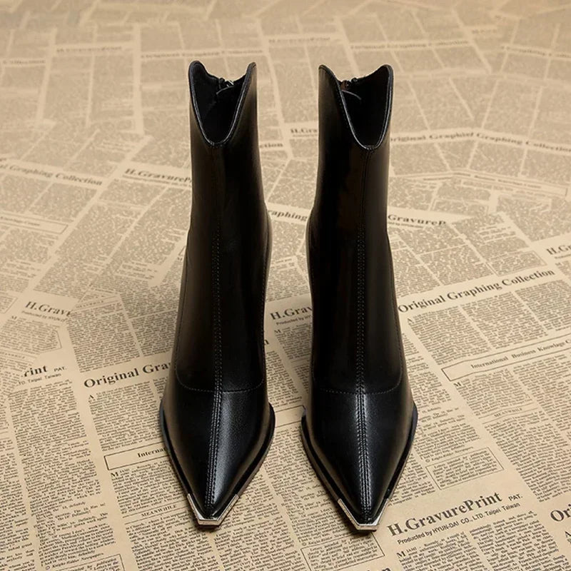 Women’s Boots with Block Heel and Pointed Toe