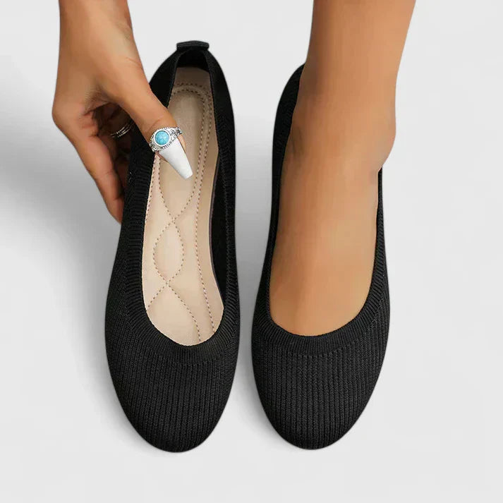 Women’s Flat Shoes with Slip-On Opening and Rounded Toe