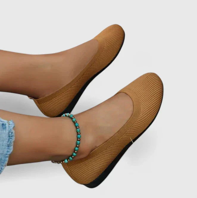 Women’s Flat Shoes with Slip-On Opening and Rounded Toe