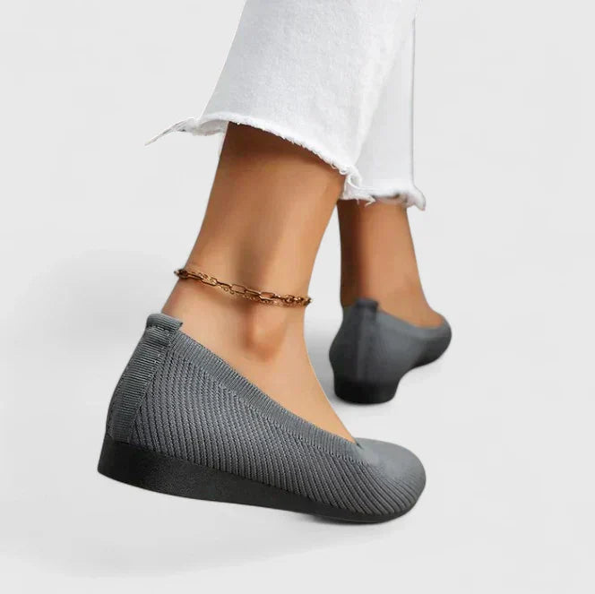 Women’s Flat Shoes with Slip-On Opening and Rounded Toe