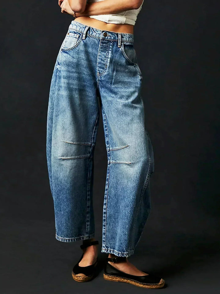 Women’s Jeans with Button Closure and Front Pockets