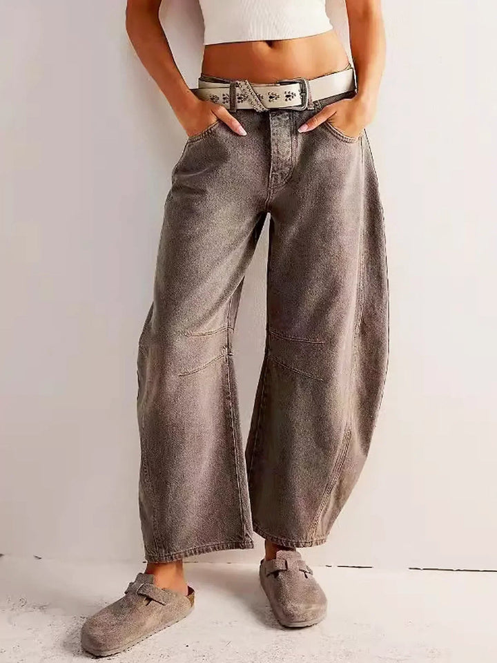Women’s Jeans with Button Closure and Front Pockets