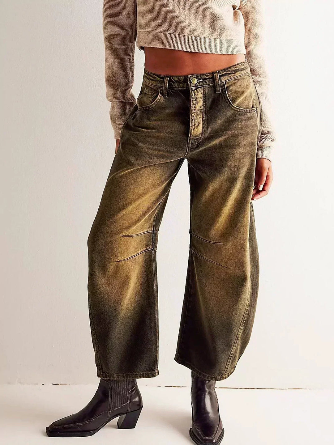 Women’s Jeans with Button Closure and Front Pockets