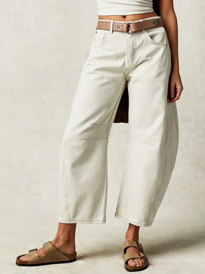 Women’s Jeans with Button Closure and Front Pockets