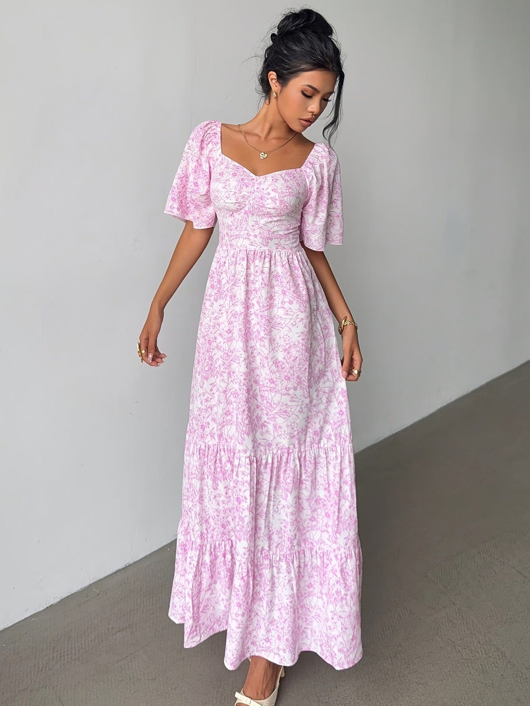 Women’s Maxi Dress with Sweetheart Neckline and Tiered Skirt
